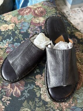 BORN Navy Leather Slide Sandals
